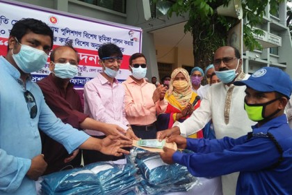 নীলফামারীতে ১৪৮ গ্রাম পুলিশ 
পেলেন সরকারের প্রণোদনা
