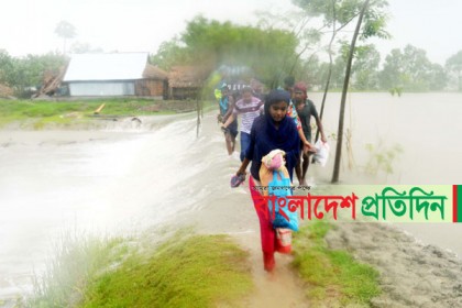 ঘূর্ণিঝড়ের প্রভাবে নিম্নাঞ্চল প্লাবিত, কুয়াকাটার বাঁধ হুমকির মুখে