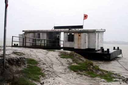 আম্ফানের প্রভাবে ঝালকাঠিতে জোয়ারের পানি বেড়েছে