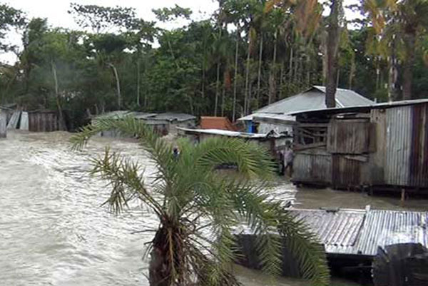আম্ফানের প্রভাবে হাতিয়ায় ২৬ গ্রাম প্লাবিত