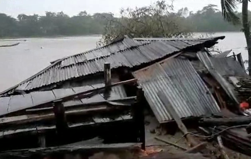 আম্ফানের প্রভাবে ভোলায় নিম্নাঞ্চল প্লাবিত 