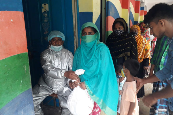 কালিয়াকৈরে অসহায় মানুষের মাঝে ঈদ উপহার বিতরণ