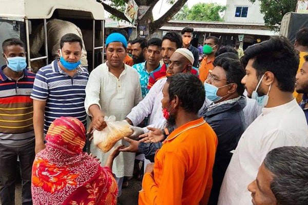 নন্দীগ্রামে অসহায়দের মাঝে ঈদ সামগ্রী বিতরণ