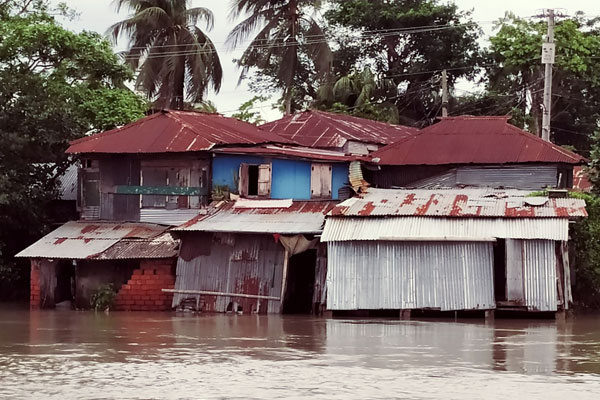 আম্ফানে মোরেলগঞ্জে মৎস্য ও বিদ্যুতের ব্যাপক ক্ষতি
