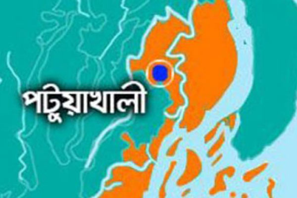 পটুয়াখালীতে ৮ কিলোমিটার বেড়িবাঁধ বিধ্বস্ত