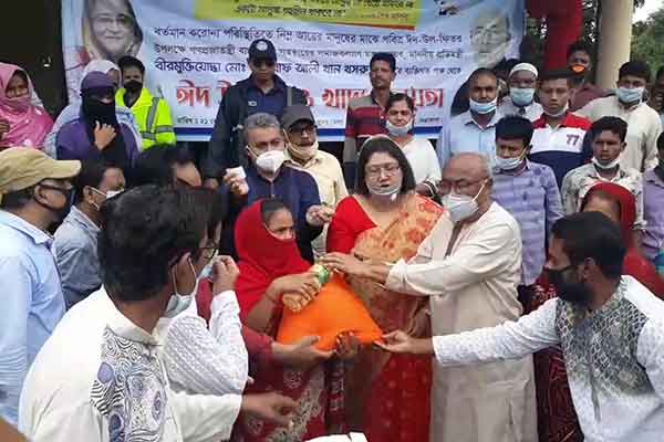 নেত্রকোনায় চার হাজার কর্মহীন মানুষের মাঝে সমাজকল্যাণ প্রতিমন্ত্রীর ঈদ সামগ্রী বিতরণ