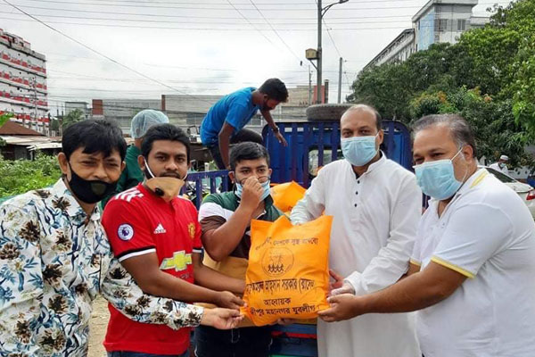 গাজীপুরে দুর্গত মানুষের মাঝে যুবলীগের ঈদ উপহার