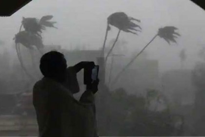 সকাল পর্যন্ত সাইক্লোন স্ট্যাটাস ধরে রাখবে আম্ফান
