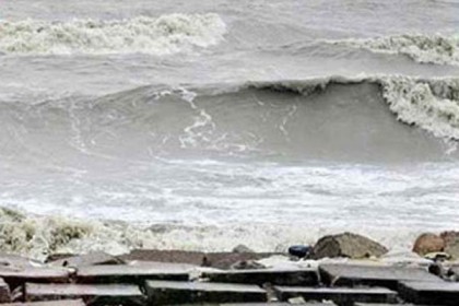 স্থল নিম্নচাপে পরিণত ‘আম্ফান’, ৪ সমুদ্রবন্দরে সংকেত পরিবর্তন