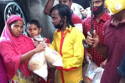 ১০০ পরিবারকে হিরো আলমের 'ঈদ উপহার'