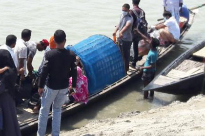 পাটুরিয়া–দৌলতদিয়া ফেরি চলাচল বন্ধ

