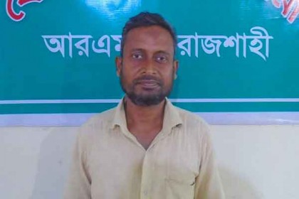 ইচ্ছে করে কোটি টাকার সড়কবাতি পুড়িয়েছেন রাসিকের কর্মী!