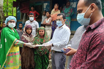 পিরোজপুরে আম্ফানে ক্ষতিগ্রস্তদের সহায়তা

