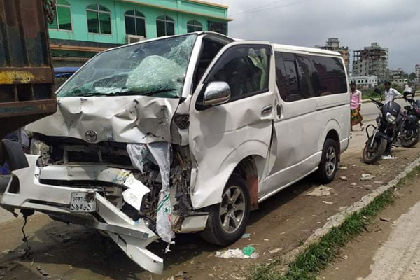 সিদ্ধিরগঞ্জে সড়ক দুর্ঘটনায় নিহত ৩