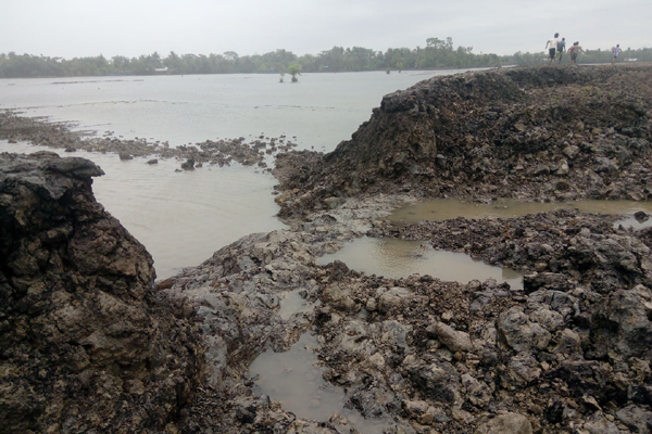 আম্ফানে ৯০ কিলোমিটার বেড়িবাঁধ ক্ষতিগ্রস্ত খুলনায়

