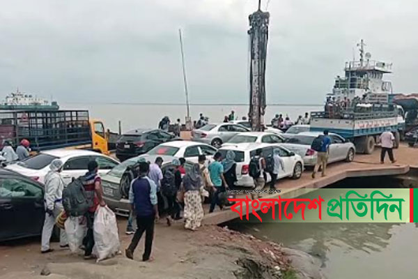 পাটুরিয়া ঘাটে চাপ বেড়েছে যানবাহনের, ফেরি চলাচল স্বাভাবিক