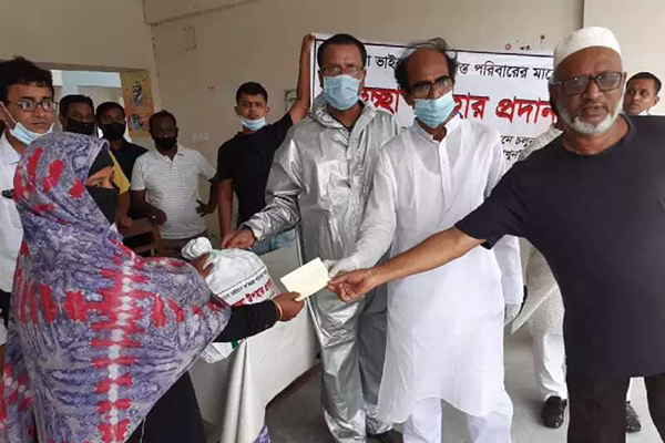 করোনায় পদক্ষেপ মানবিক উন্নয়ন কেন্দ্রের শুভেচ্ছা উপহার