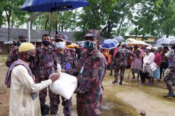 নেত্রকোনায় হতদরিদ্রদের মাঝে বিজিবি’র ত্রাণ সামগ্রী বিতরণ