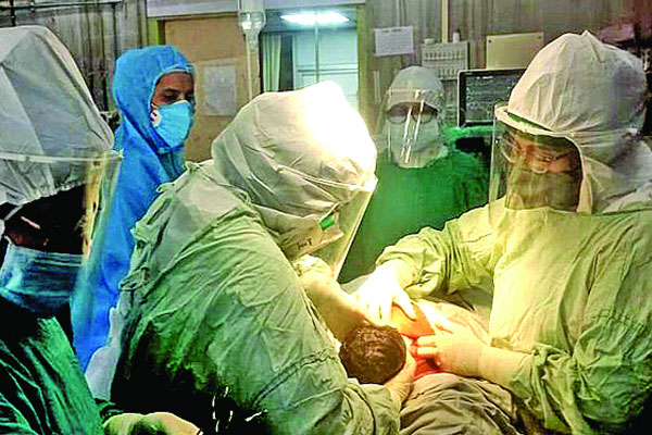 ভারতে করোনা আক্রান্ত শতাধিক নারীর সুস্থ সন্তান প্রসব