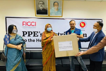 স্বাস্থ্যসেবায় নিয়োজিত পেশাদারদের ১১,০০০ পিপিই দিলো এফআইসিসিআই
