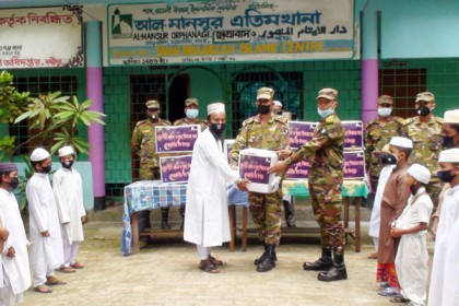 লক্ষ্মীপুরে এতিম শিশুদের ঈদ উপহার দিল সেনাবাহিনী