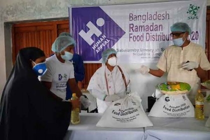 ঈদ উপলক্ষে অসহায়দের পাশে স্বাবলম্বী উন্নয়ন সমিতি