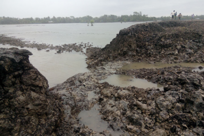 আম্ফানে ৯০ কিলোমিটার বেড়িবাঁধ ক্ষতিগ্রস্ত খুলনায়


