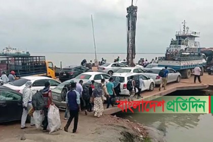 পাটুরিয়া ঘাটে চাপ বেড়েছে যানবাহনের, ফেরি চলাচল স্বাভাবিক