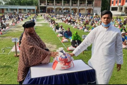 আম্ফানে ক্ষতিগ্রস্থদের পাশে এমপি জ্যাকব