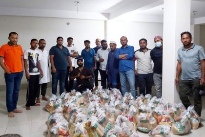 সিদ্ধিরগঞ্জে অসহায়দের বাড়ি বাড়ি ঈদ উপহার পৌঁছে দিচ্ছে সেবা সংঘ