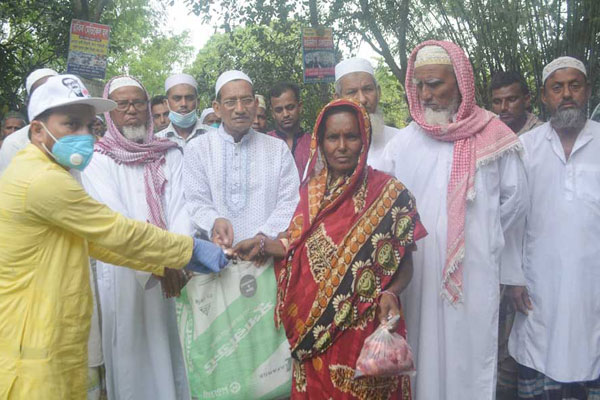 ফরিদপুরে অসহায়দের মাঝে খাদ্য সামগ্রী বিতরণ