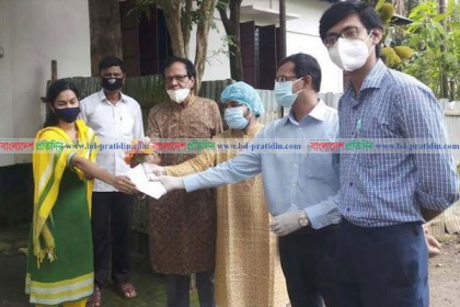 শ্রীমঙ্গলে ফুলেল শুভেচ্ছায় সিক্ত করোনা জয়ী কলেজছাত্রী