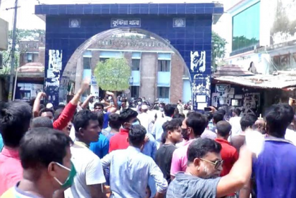 কুষ্টিয়ায় ব্যবসায়ীদের চাপে মার্কেট ও শপিংমল খোলার অনুমতি