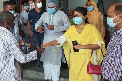 চরভদ্রাসনে প্রধানমন্ত্রীর ঈদ উপহার পেল চারশত পরিবার 