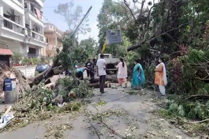 কলকাতাজুড়ে আম্ফানের ক্ষত, শহরে বিক্ষোভ