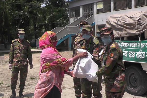 দশমিনায় আম্ফানে ক্ষতিগ্রস্তদের মাঝে ত্রাণ সামগ্রী বিতরণ

