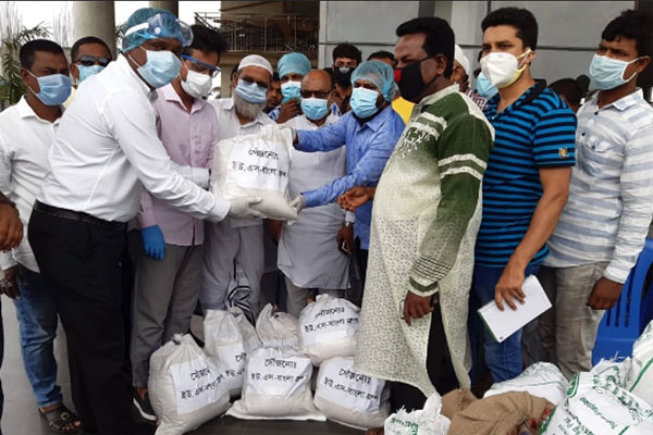 রূপগঞ্জে পাঁচ সহস্রাধিক পরিবারকে ঈদ উপহার সামগ্রী বিতরণ করলো ইউএস-বাংলা গ্রুপ