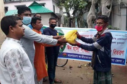 নেত্রকোনায় জেলা যুবদলের ঈদ সামগ্রী বিতরণ