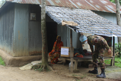 ত্রিশালে হতদরিদ্রদের মাঝে ঈদ উপহার


