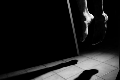 বিয়ের ৫ মাস না যেতেই এক রশিতে ঝুলে স্বামী-স্ত্রীর আত্মহত্যা!