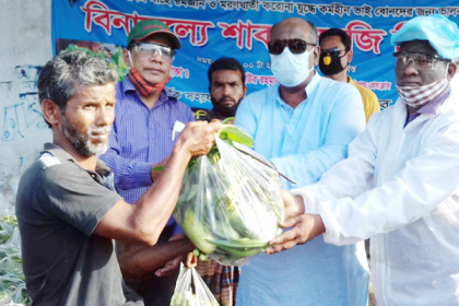 কুড়িগ্রামে বিনামূল্যে সবজি বিতরণ


