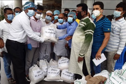 রূপগঞ্জে পাঁচ সহস্রাধিক পরিবারকে ঈদ উপহার সামগ্রী বিতরণ করলো ইউএস-বাংলা গ্রুপ