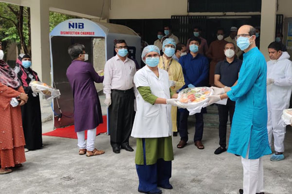 করোনা চিকিৎসায় নিয়োজিত ডাক্তার ও নার্সদের সঙ্গে ডিএনসিসি মেয়রের ঈদ শুভেচ্ছা বিনিময়