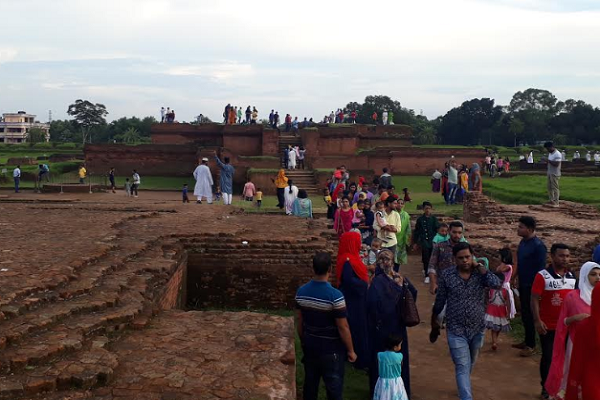 ঈদ বিনোদন কেন্দ্র শালবন বিহারে দর্শনার্থীদের ভিড় নেই 
