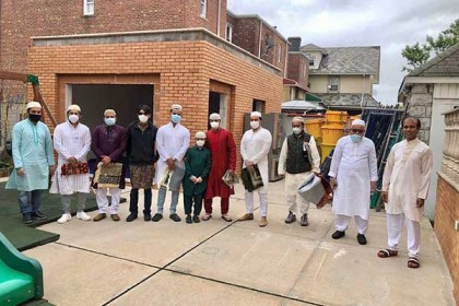 যুক্তরাষ্ট্রে মসজিদে-বাড়ির আঙিনায় প্রবাসীদের ঈদ জামাত