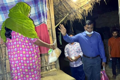 ঠাকুরগাঁওয়ে চাঁদরাতে ৩ হাজার পরিবারে ঈদ উপহার বিতরণ