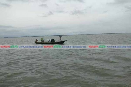 ধনু নদীতে নৌকা ডুবে নারীসহ নিখোঁজ ২

