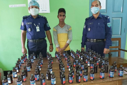 বিরামপুর সীমান্তে ফেনসিডিলসহ যুবক আটক

