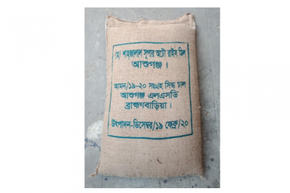 স্বচ্ছতা বাড়াতে খাদ্যবান্ধব কর্মসূচির চালের বস্তায় সিল

