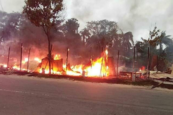 খুলনায় অগ্নিকাণ্ডে ৩৫ দোকান ভস্মীভূত 

